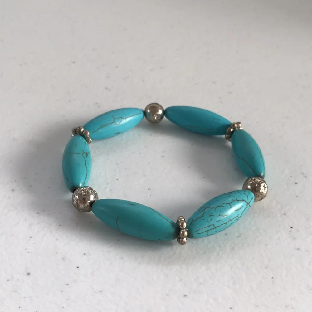 Vintage Faux Turquoise and Silver Bead Stretch Bracelet - Picture 3 of 6